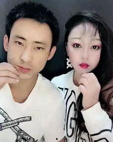 网红姐弟吃瓜