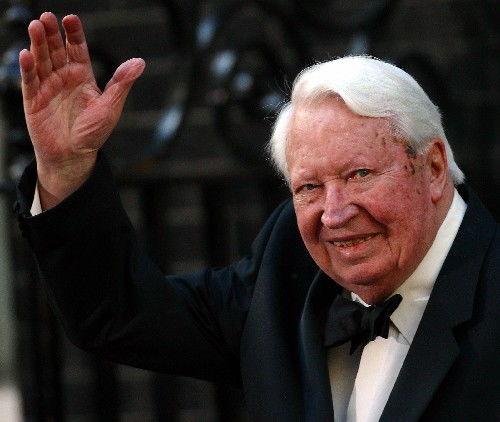英国前首相爆料新闻视频,揭秘新闻视频背后的惊人真相  第1张